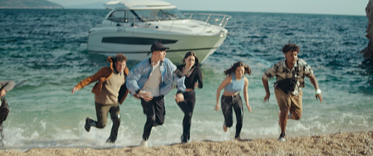 Jamie Birrell, Jonas Ems, Kayla Shyx, Vivien König, Sydney Amoo (v.l.n.r.) in "Krass Klassenfahrt" (2021) Jamie Birrell, Jonas Ems, Kayla Shyx, Vivien König, Sydney Amoo (v.l.n.r.) in "Krass Klassenfahrt" (2021); Quelle: LEONINE Distribution, DFF