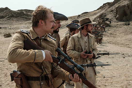 Sven Schelker, Max Koch, Leonard Scheicher (1.-3. v.v.n.h.) in "Der vermessene Mensch" (2022)