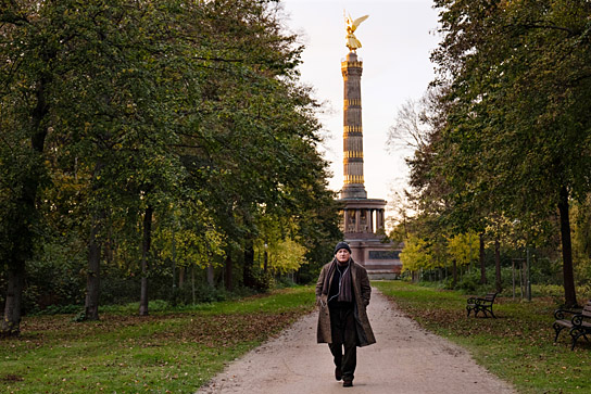 Burghart Klaußner in "Die Unschärferelation der Liebe" (2023)