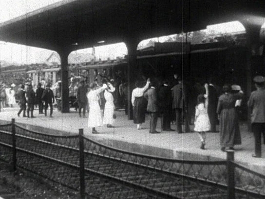 Screenshot aus "Unsere heimkehrenden Kriegsgefangenen, Wetzlar 1919" (1919); Quelle: DFF