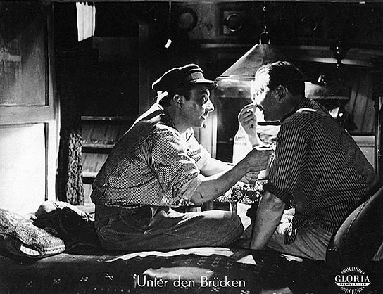 Carl Raddatz, Gustav Knuth (v.l.n.r.) in "Unter den Brücken" (1945); Quelle: DFF, SDK