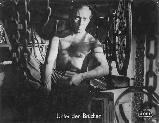 Carl Raddatz in "Unter den Brücken" (1945); Quelle: DFF