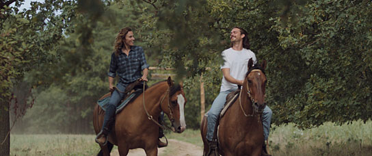 Karin Hanczewski, Sebastian Fräsdorf in "Bruder Schwester Herz" (2019); Quelle: Kinostar Filmverleih, DFF, © 2019 Kinostar