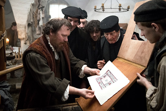 Philipp Stengele (links), Max Simonischek (2.v.l.) in "Zwingli - Der Reformator" (2018); Quelle: W-film, DFF, © W-film, C-Films, Aliocha Merker