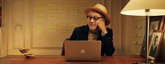 Elia Suleiman in "Vom Gießen des Zitronenbaums" (2019); Quelle: Neue Visionen Filmverleih, DFF, © Neue Visionen Filmverleih