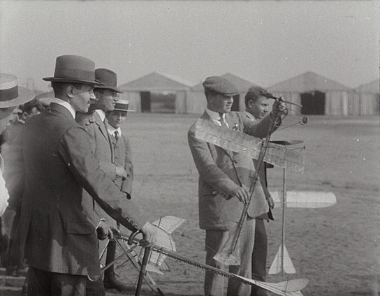 Screenshot aus "Modellflug-Wettbewerb Ffm 1914" (ca. 1914); Quelle: DFF