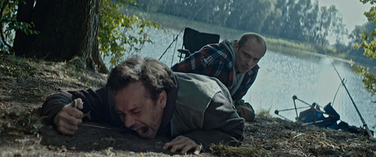 Florian Bartholomäi, Bernhard Conrad (v.v.n.h.) in "Kahlschlag" (2018); Quelle: UCM.ONE, DFF