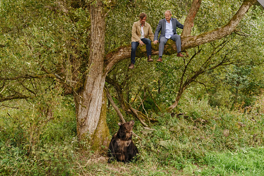 Jan Sosniok, Matthias Klimsa (v.l.n.r.) in "Berlin, Berlin - Der Kinofilm" (2020); Quelle: Constantin Film Verleih, DFF, © 2019 Constantin Film Verleih, Stefan Erhard