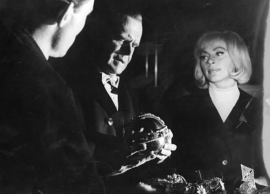 Albert Lieven (Mitte), Margot Trooger in "Das Verrätertor" (1964); Quelle: Tobis Film, © Tobis Film