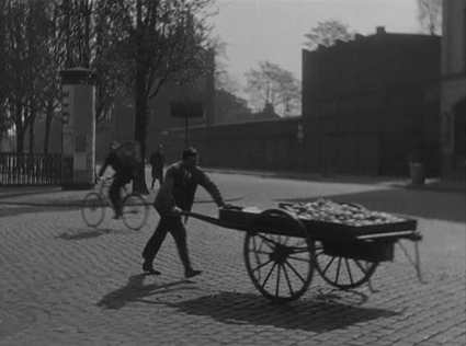 "Fliegende Händler in Frankfurt am Main" (1932); Quelle: DFF, © Sünke Michel