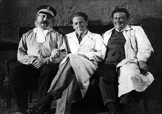 Emil Jannings, F.W. Murnau, Karl Freund (v.l.n.r.) bei den Dreharbeiten zu "Der letzte Mann" (1924)