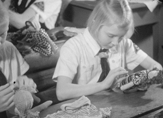 Screenshot aus "Privatfilm Familie Schnabel ca. 1939" (1939?); Quelle: SLUB Dresden, © SLUB Dresden, Filmverband Sachsen (Dresden), Hirsch Film (Dresden)