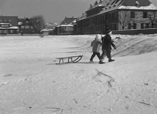 Screenshot aus "Privatfilm Familie Schnabel ca. 1938" (1938?); Quelle: SLUB Dresden, © SLUB Dresden, Filmverband Sachsen (Dresden), Hirsch Film (Dresden)