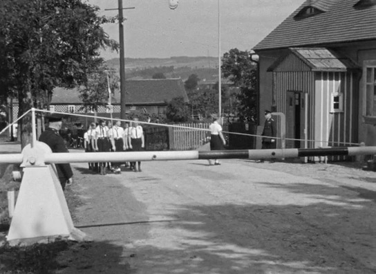 Screenshot aus "Wir Jungmädel im Grenzland" (1938); Quelle: SLUB Dresden, © SLUB Dresden, Filmverband Sachsen (Dresden), Hirsch Film (Dresden)