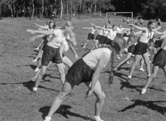 Screenshot aus "Wir Jungmädel im Grenzland" (1938); Quelle: SLUB Dresden, © SLUB Dresden, Filmverband Sachsen (Dresden), Hirsch Film (Dresden)