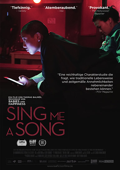 Filmplakat von "Sing Me A Song" (2019); Quelle: Real Fiction Filmverleih, DFF