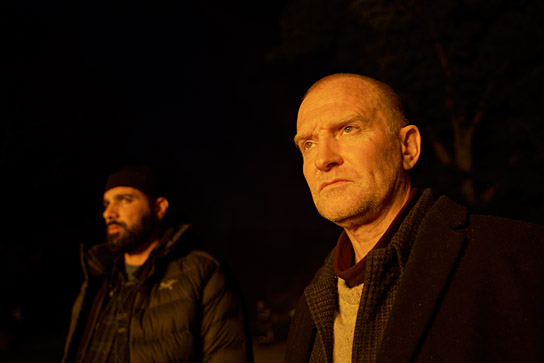 Zaki Youssef, Ulrich Thomsen (v.l.n.r.) in "Erwartung - Der Marco-Effekt" (2021); Quelle: Koch Films, DFF, © Koch Films