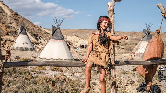 Lola Linnéa Padotzke in "Der junge Häuptling Winnetou" (2021)