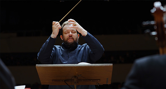 Andris Nelsons in "DORA - Flucht in die Musik" (2022)