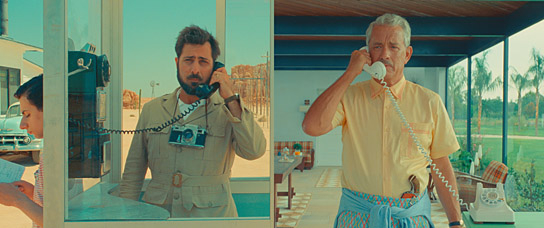 Jake Ryan, Jason Schwartzman, Tom Hanks (v.l.n.r.) in "Asteroid City" (2023)