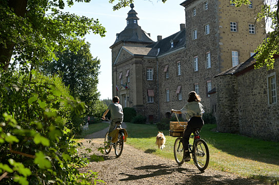 Nico Marischka, Anna Lucia Gualano (v.l.n.r.) in "Lassie - Ein neues Abenteuer" (2023)