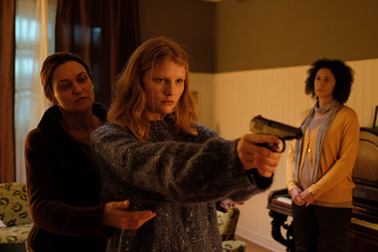 Linda Sixt, Alida Stricker, Jillian Anthony (v.l.n.r.) in "Generation Tochter" (2022)