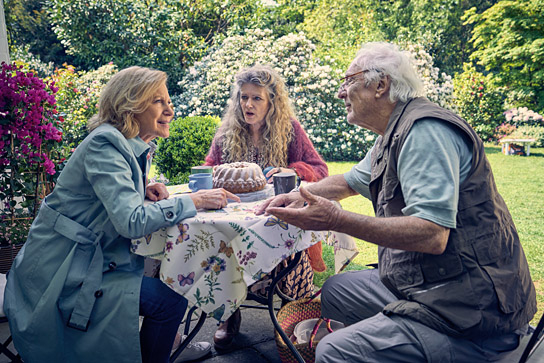 Maren Kroymann, Barbara Sukowa, Günther Maria Halmer (v.l.n.r.) in "Enkel für Fortgeschrittene" (2023)