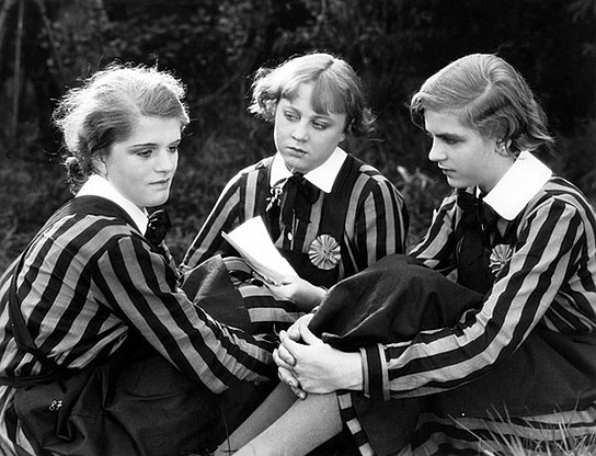 Ethel Reschke (links), Dora Thalmer (Mitte) in "Mädchen in Uniform" (1931)