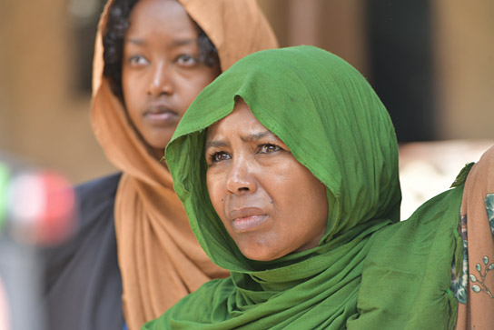 Ilham Mohamed Osman, Fathia Mohamed Absie (v.l.n.r.) in "Samia" (2024)