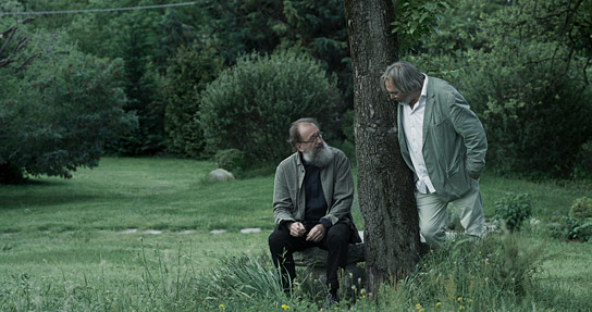 Michele De Lucchi, Victor Kossakovsky (v.l.n.r.) in "Architecton" (2024)