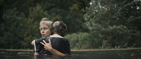 Susanne Wolff, Viola Hinz (v.l.n.r.) in "Milchzähne" (2023)