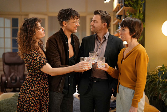 Lucía Barrado, Florian David Fitz, Friedrich Mücke, Julia Koschitz (v.l.n.r.) in "Der Vierer" (2024)