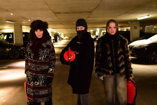 Iris Berben, Caroline Peters, Kya-Celina Barucki (v.l.n.r.) in "Der Spitzname" (2024)