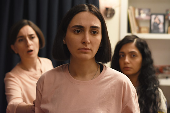 Soheila Golestani, Mahsa Rostami, Setareh Maleki (v.l.n.r.) in "Die Saat des heiligen Feigenbaums" (2024)