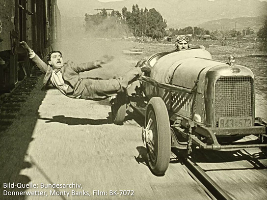 Monty Banks (links) in "Play Safe" (1925)