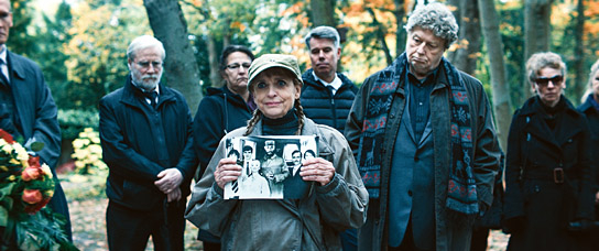 Katharina Thalbach (vorne) in "Kundschafter des Friedens 2" (2024)