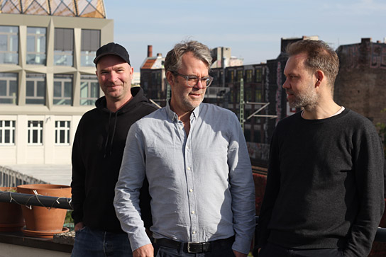 Matthias Miegel (Produktion), Robert Thalheim (Drehbuch & Regie), Andreas Banz (Produktion) (v.l.n.r.) bei den Dreharbeiten zu "Kundschafter des Friedens 2" (2024)