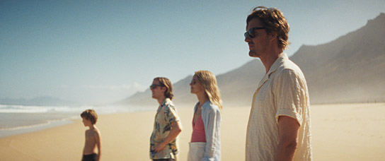 Dylan Torrell, Jack Farthing, Stacy Martin, Sam Riley (v.l.n.r.) in "Islands" (2025)