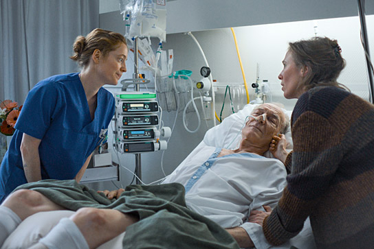 Leonie Benesch, Heinz Wyssling, Doris Schefer (v.l.n.r.) in "Heldin" (2025)