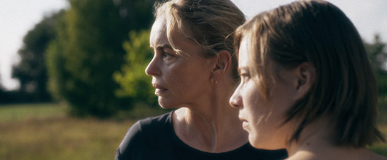 Nina Hoss, Saskia Rosendahl (v.l.n.r.) in "Zikaden" (2025)