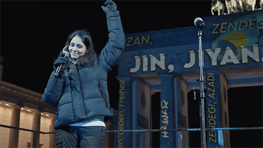 Pegah Ferydoni in "Freiheit im Herzen - Lasst es uns eilig haben, menschlich zu sein" (2024)