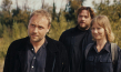 Max Riemelt, Ronald Zehrfeld, Sandra Hüller (v.l.n.r.) in "Zwei zu eins" (2024)