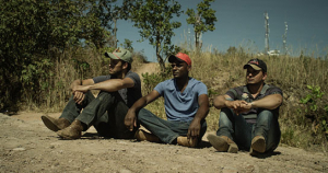 Carlos Dalmir, Kaic Lima, Marcelo di Souza (v.l.n.r.) in "Querência - Heimkehren" (2019); 