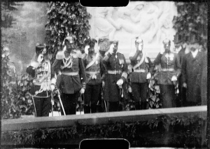 Screenshot aus "Kaiser Wilhelm II. weiht eine Gedenktafel für die Kaiserin Friedrich von Kronberg ein (18.6.1904)" (1904); Quelle: DFF