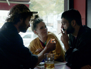 Henner Borchers, Anja Langer, Övünç Güvenisik (v.l.n.r.) in "Dreissig" (2018);  Quelle: déjà -vu Film, DFF, © Deutsche Film- und Fernsehakademie Berlin (dffb) 