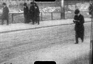 Screenshot aus "Straßenszene" (1905); Quelle: DFF