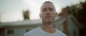 Jake McLaughlin in "Home" (2020); Quelle: Weltkino Filmverleih, DFF, © Augenschein Filmproduktion GmbH, Frank Griebe