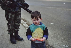 "Soldatenglück und Gottes Segen" (2002); Quelle: Filmproduktion Loeken Franke, © Filmproduktion Loeken Franke