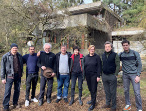 Côme Michaux Maimone, Mourade Zeguendi, Reinhold Vorschneider, Christoph Hochhäusler, Sophie Verbeeck, Bettina Brokemper, Louis-Do de Lencquesaing, Nassim Rachi (v.l.n.r.) beim Drehschluß von "Der Tod wird kommen" im April 2023