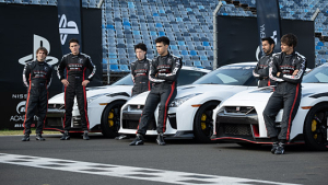 Mariano Gonzáles, Darren Barnet, Maximilian Mundt, Archie Madewke, Harki Bhambra, Pepe Barroso (v.l.n.r.) in "Gran Turismo" (2023)